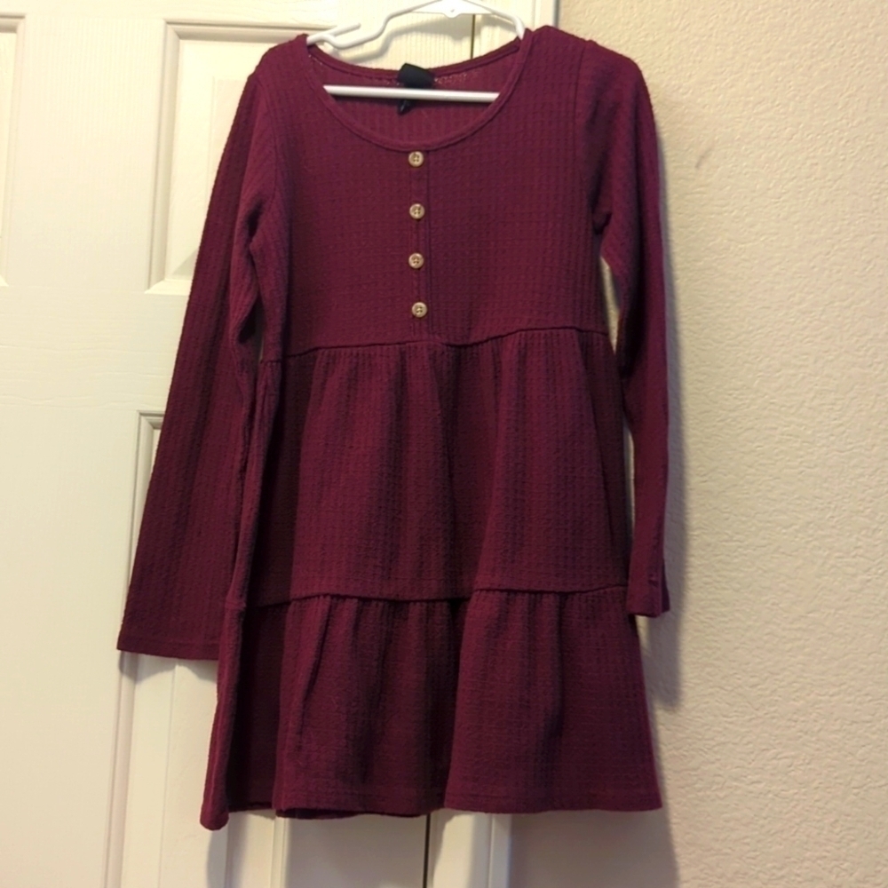 - Girls burgundy scoop neck dress with 4 accent buttons size 6X. 3/$15